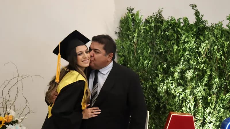 Universidad Autónoma del Paraguay celebró su ceremonia de graduación 2024-2025