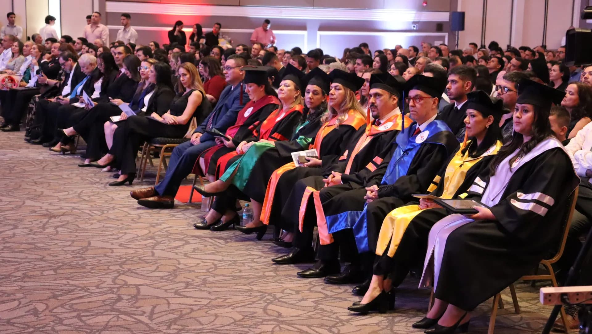 Universidad Autónoma del Paraguay celebró su ceremonia de graduación 2024-2025