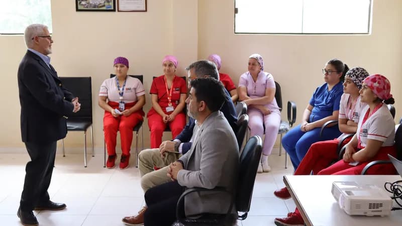 Autoridades de la Universidad Autónoma de Chile se reúnen con profesionales y estudiantes en Paraguay