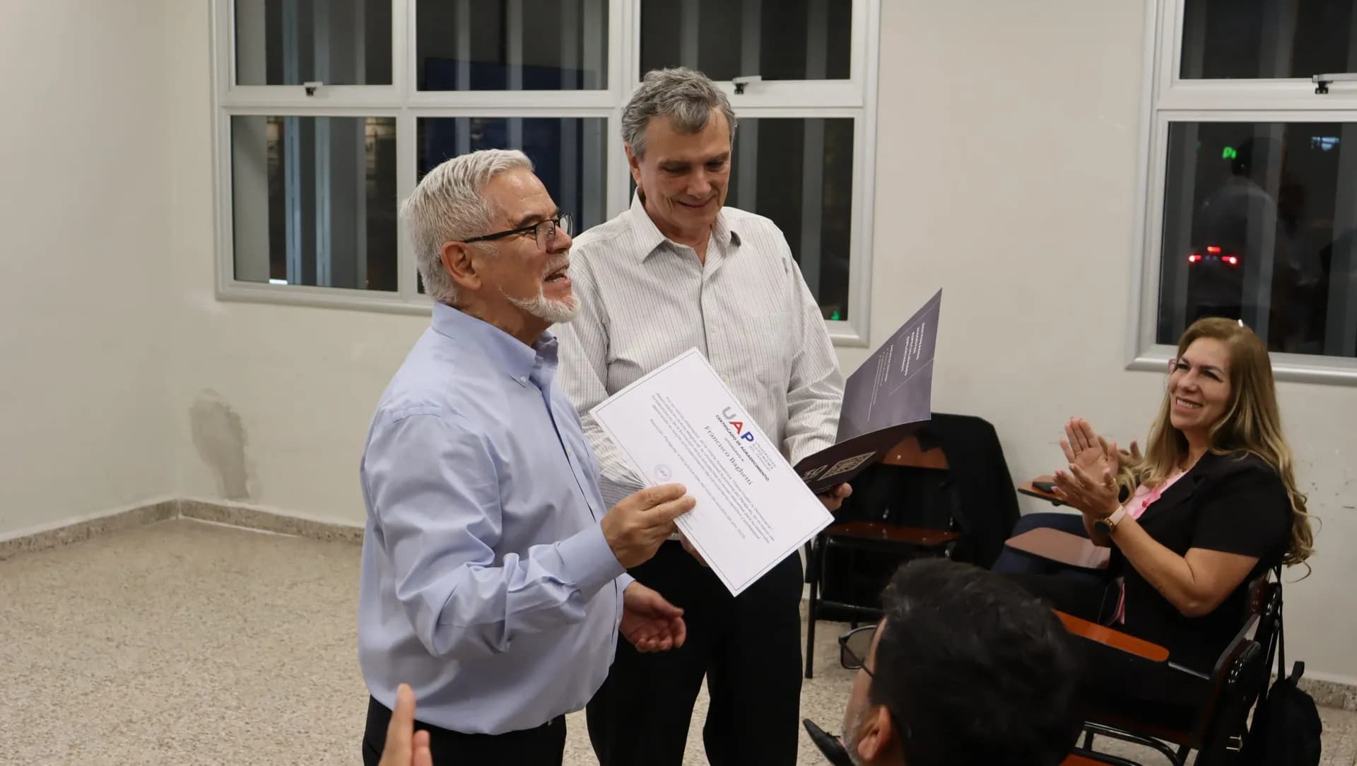 Autoridades de la Universidad Autónoma de Chile se reúnen con profesionales y estudiantes en Paraguay