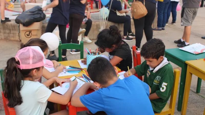 Estudiantes de Fonoaudiología de la Universidad Autónoma de Paraguay participaron en el evento “Derribando Barreras” 2024