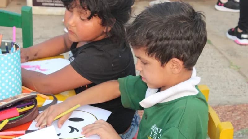 Estudiantes de Fonoaudiología de la Universidad Autónoma de Paraguay participaron en el evento “Derribando Barreras” 2024