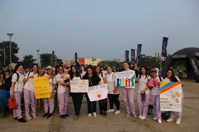 Estudiantes de Fonoaudiología de la Universidad Autónoma de Paraguay participaron en el evento “Derribando Barreras” 2024