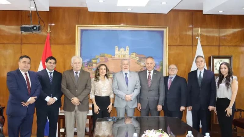 En el marco de una serie de reuniones con autoridades del Paraguay, Rector de la Universidad Autónoma de Chile visitó dependencias de la UAP