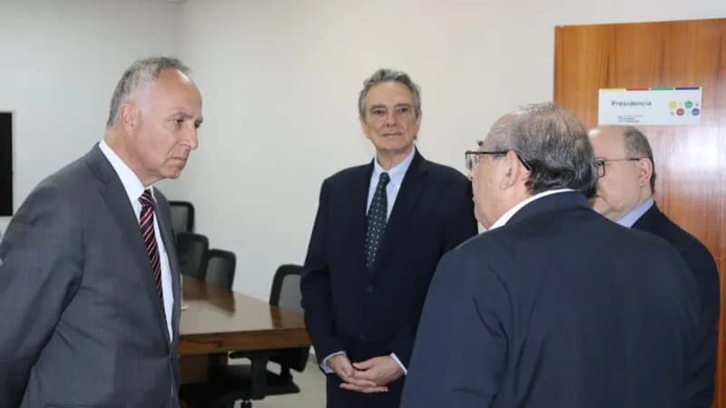 En el marco de una serie de reuniones con autoridades del Paraguay, Rector de la Universidad Autónoma de Chile visitó dependencias de la UAP