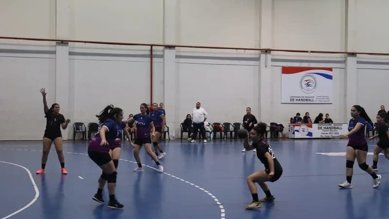 ¡Victoria arrolladora del equipo de handball femenino de la UAP en los JUPY 2025!