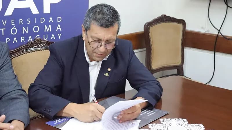 La UAP firma convenio marco con la Cooperativa Ypacaraí Ltda.