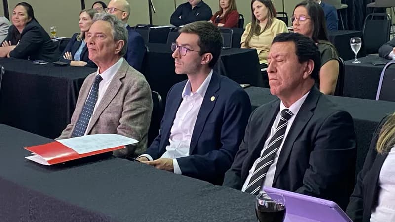 Universidad Autónoma del Paraguay estrecha lazos con Doctores de BECAL
