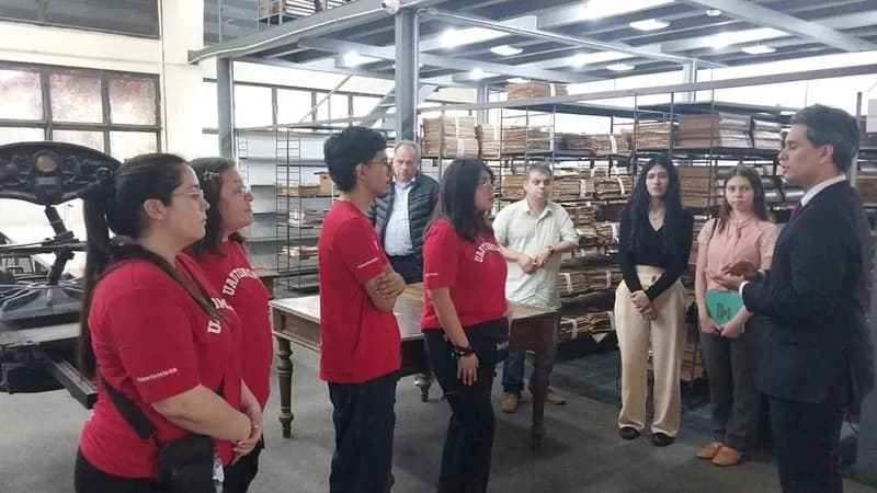 Estudiantes de la UAP se preparan para realizar su visita a la Universidad Autónoma de Chile