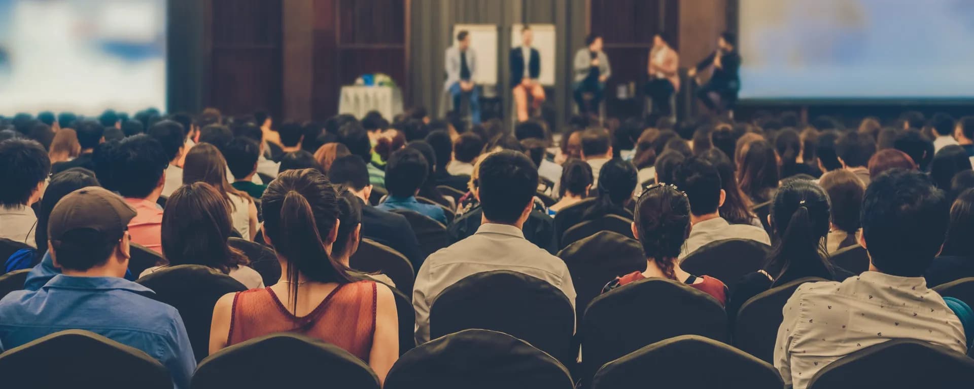 Conferencia magistral sobre manejo de la conducta del niño en diversas situaciones.