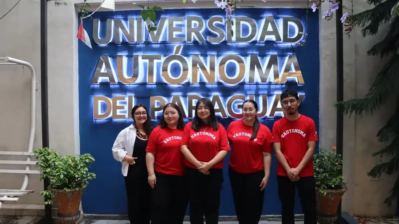 Estudiantes de la UAP se preparan para realizar su visita a la Universidad Autónoma de Chile