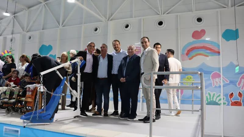 Universidad Autónoma del Paraguay estuvo presente en la inauguración de la sala de hidroterapia de Fundación Teletón