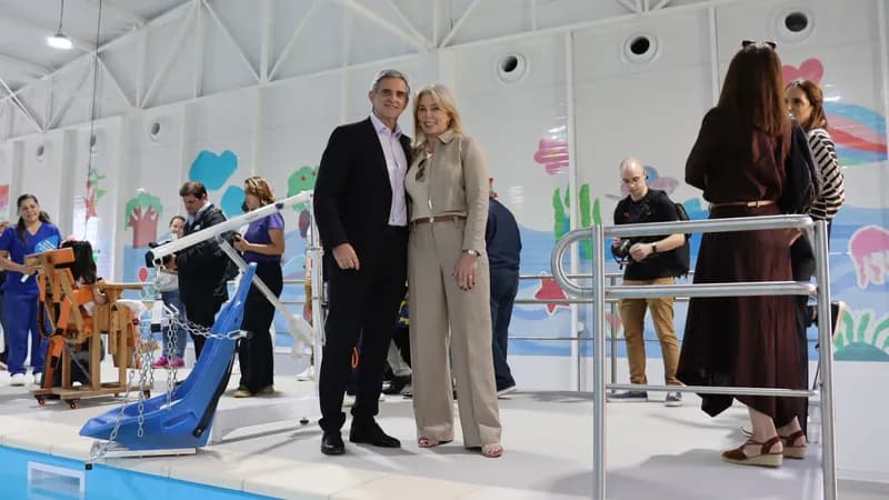 Universidad Autónoma del Paraguay estuvo presente en la inauguración de la sala de hidroterapia de Fundación Teletón