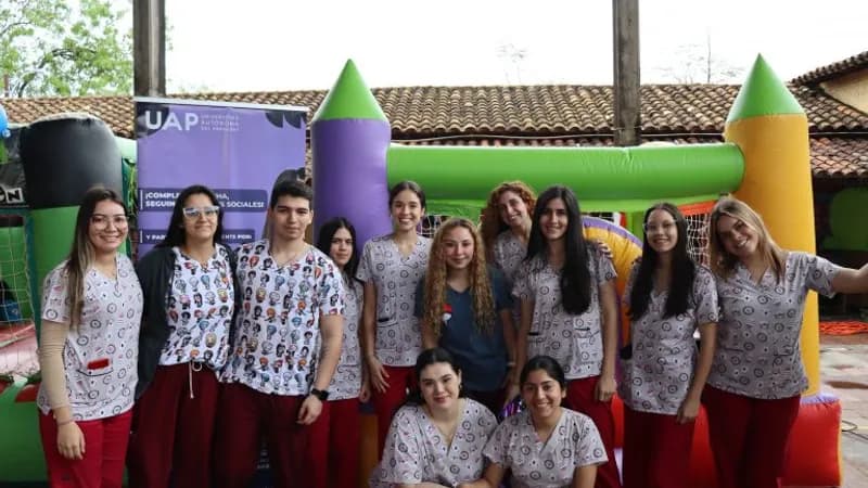 Estudiantes de la Carrera de Odontología de la UAP participaron en la Expo Odontológica ‘Sonrisas Brillantes, Futuros Brillantes’ 2024