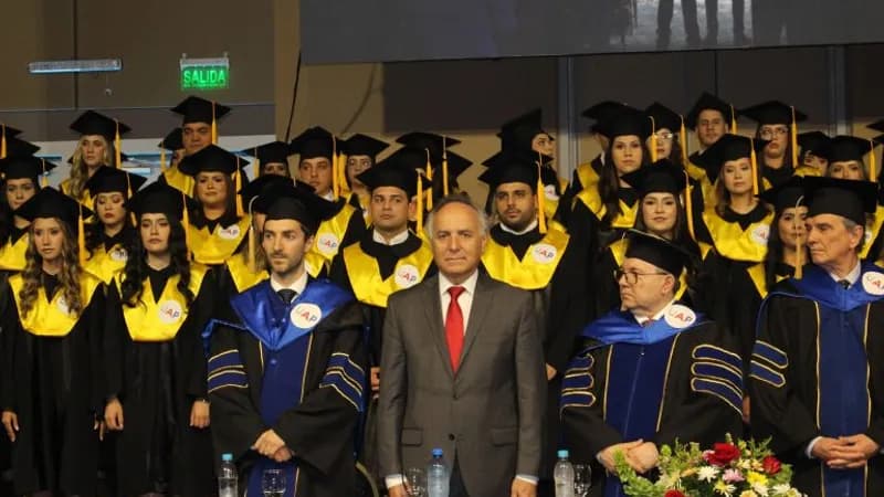 Universidad Autónoma del Paraguay realizó su solemne Ceremonia de Titulación de sus estudiantes generación 2023 y 2024