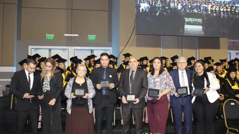 Universidad Autónoma del Paraguay realizó su solemne Ceremonia de Titulación de sus estudiantes generación 2023 y 2024