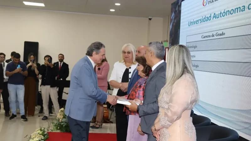 La Universidad Autónoma del Paraguay celebra la certificación de acreditaciones por la ANEAES