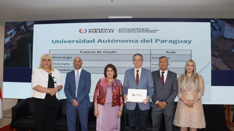 La Universidad Autónoma del Paraguay celebra la certificación de acreditaciones por la ANEAES