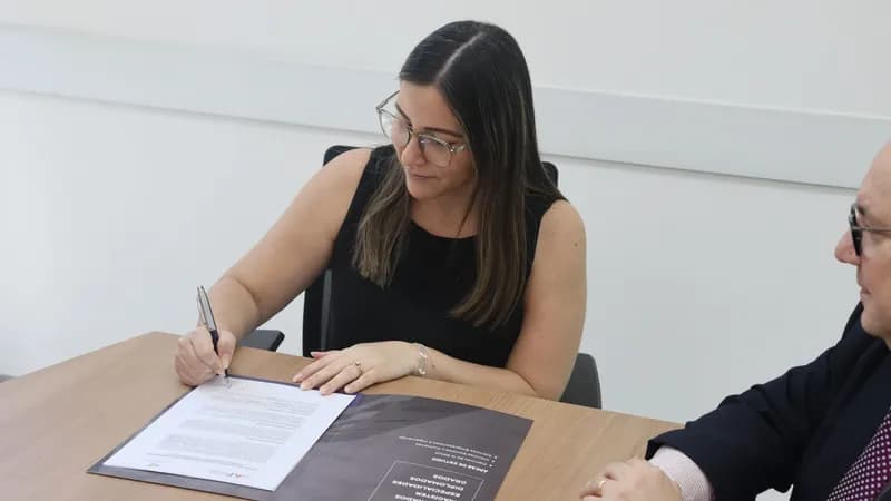 Universidad Autónoma del Paraguay selló importante acuerdo con Manpower