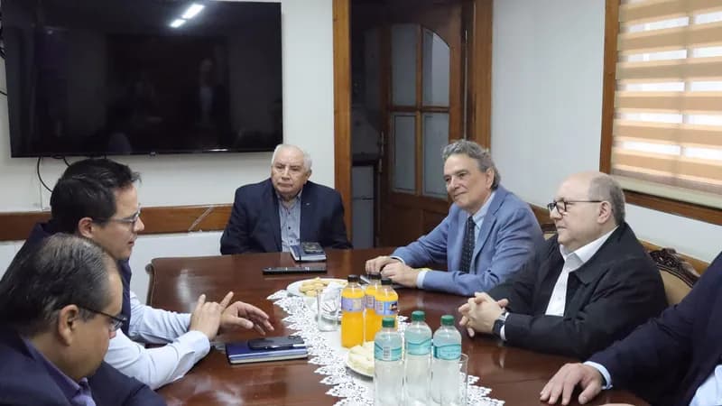 El Presidente del CONES, Federico Mora, visitó la Universidad Autónoma del Paraguay