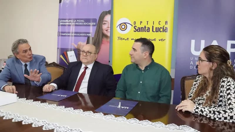 La Universidad Autónoma del Paraguay firma convenio marco con Óptica Santa Lucía