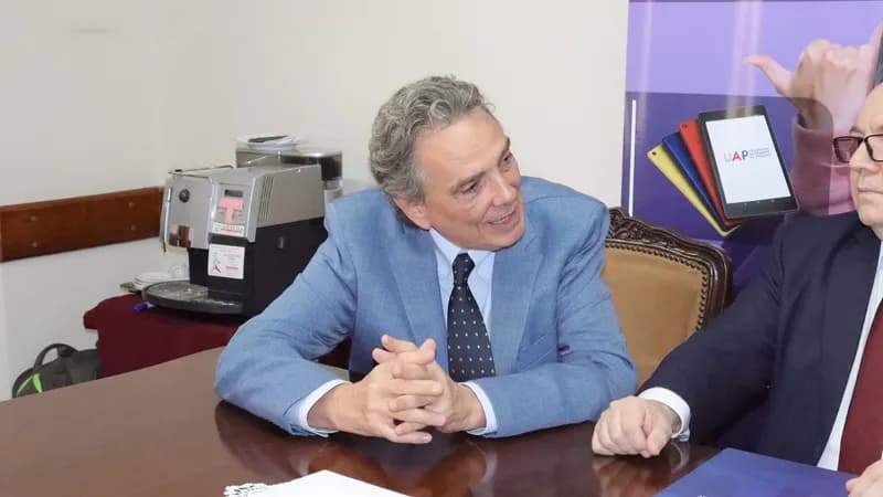 La Universidad Autónoma del Paraguay firma convenio marco con Óptica Santa Lucía