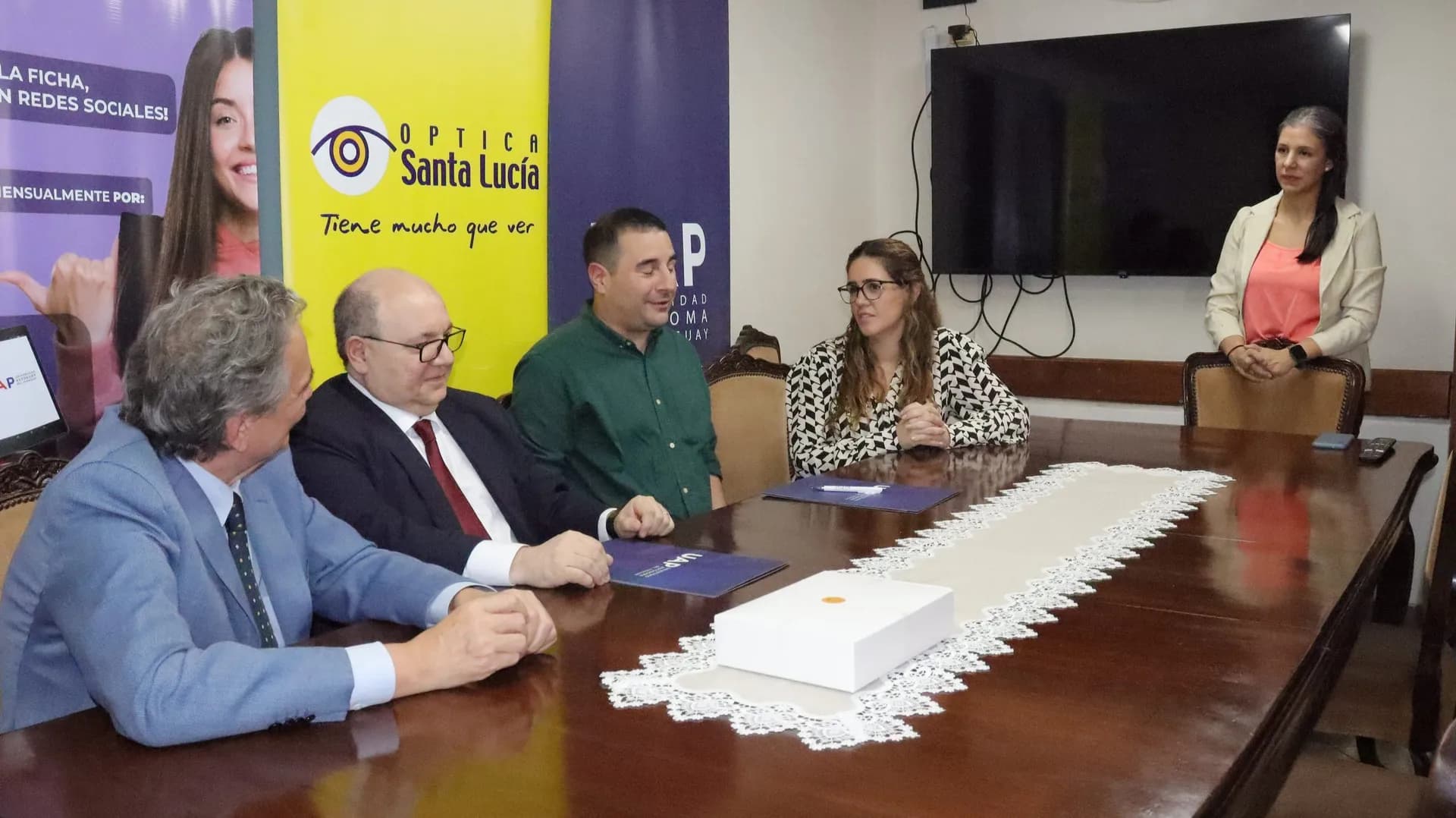 La Universidad Autónoma del Paraguay firma convenio marco con Óptica Santa Lucía
