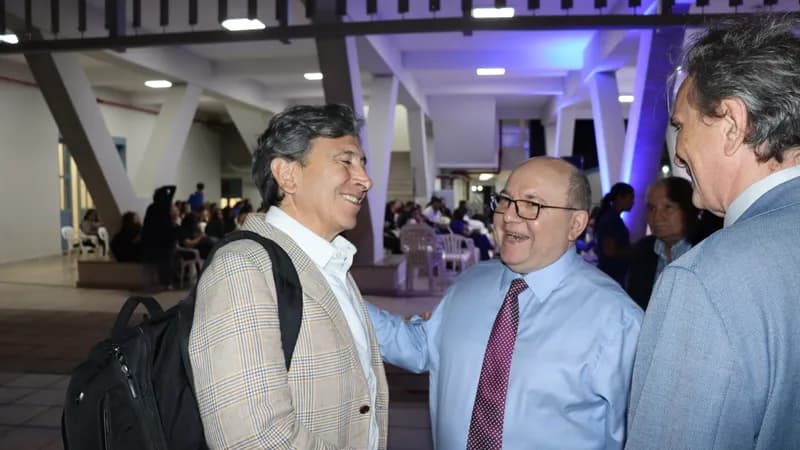 Ex ministro del Estado de Chile realizó una Master Class para estudiantes de la Universidad Autónoma del Paraguay