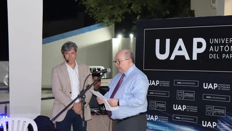 Ex ministro del Estado de Chile realizó una Master Class para estudiantes de la Universidad Autónoma del Paraguay