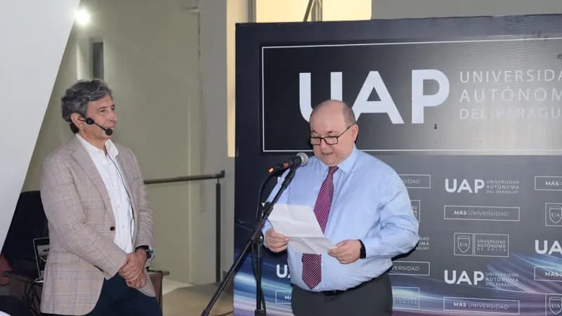 Ex ministro del Estado de Chile realizó una Master Class para estudiantes de la Universidad Autónoma del Paraguay