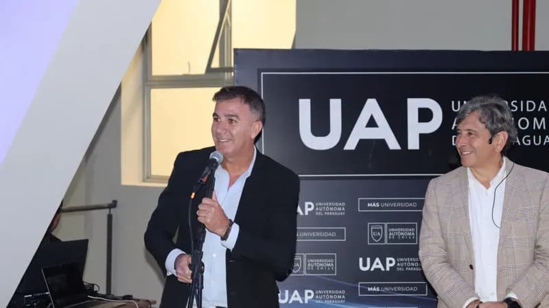 Ex ministro del Estado de Chile realizó una Master Class para estudiantes de la Universidad Autónoma del Paraguay