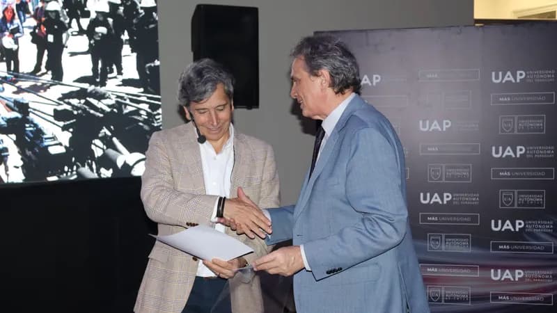 Ex ministro del Estado de Chile realizó una Master Class para estudiantes de la Universidad Autónoma del Paraguay