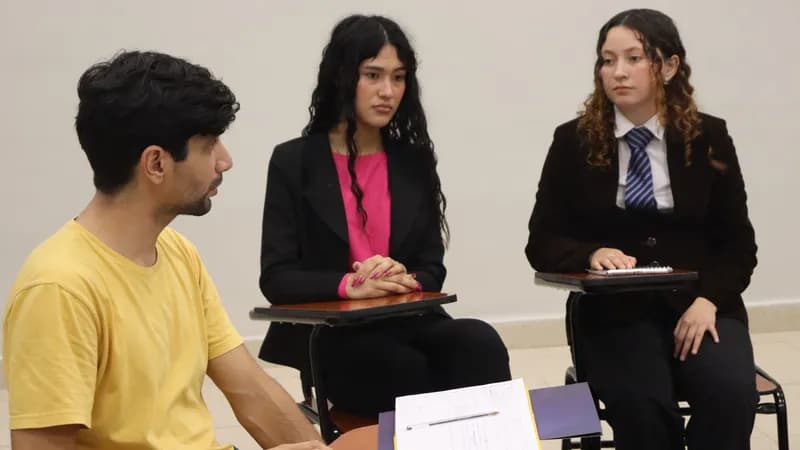 Estudiantes de la Carrera de Periodismo de la UAP celebraron el día Nacional del Periodista con interesante conversatorio