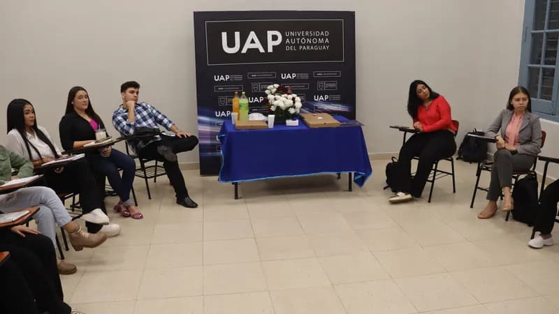 Estudiantes de la Carrera de Periodismo de la UAP celebraron el día Nacional del Periodista con interesante conversatorio