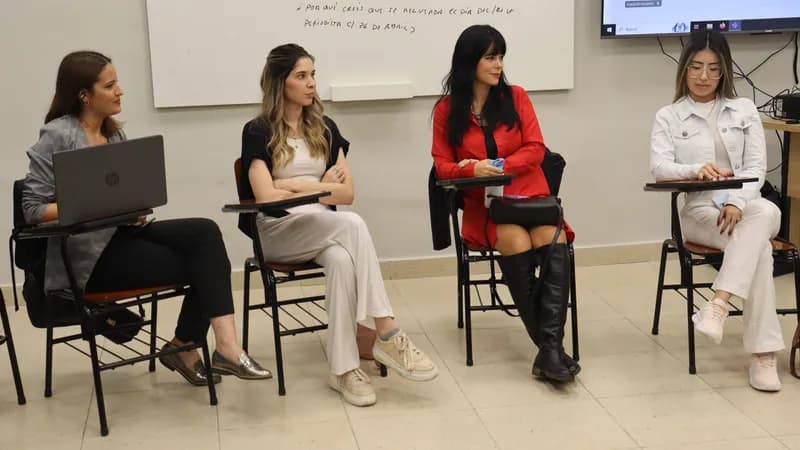 Estudiantes de la Carrera de Periodismo de la UAP celebraron el día Nacional del Periodista con interesante conversatorio