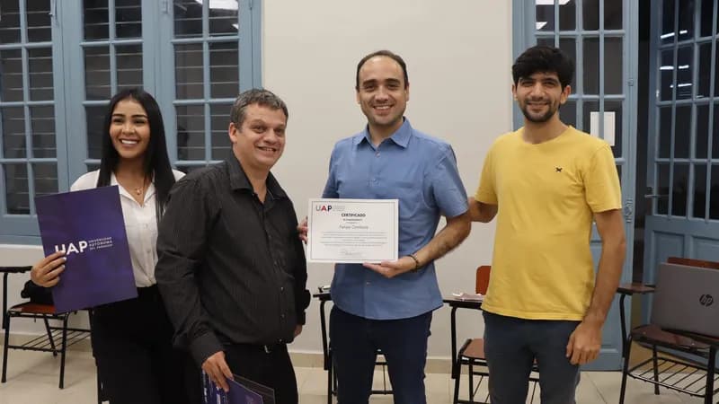 Estudiantes de la Carrera de Periodismo de la UAP celebraron el día Nacional del Periodista con interesante conversatorio