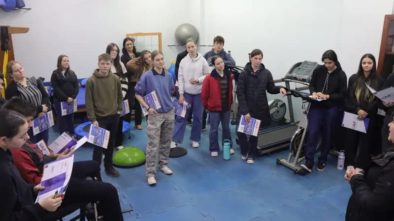 Estudiantes del Colegio Neuland visitan la UAP