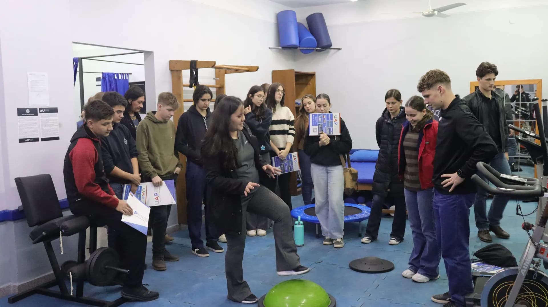 Estudiantes del Colegio Neuland visitan la UAP