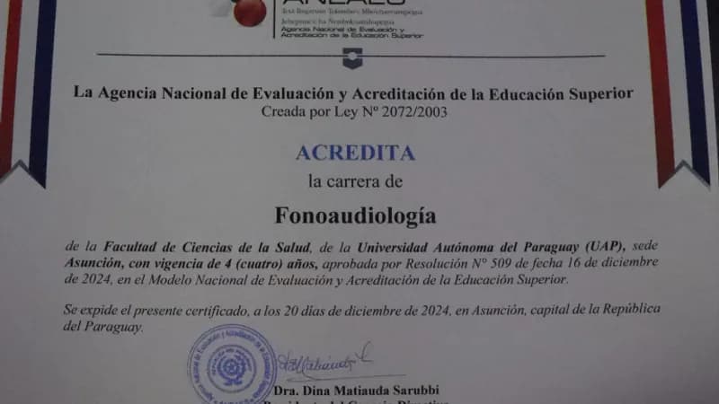 La Universidad Autónoma del Paraguay celebra la certificación de acreditaciones por la ANEAES