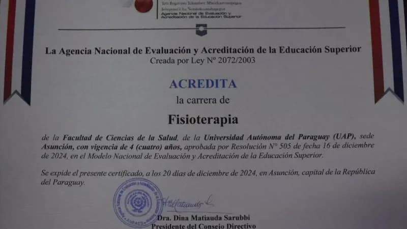 La Universidad Autónoma del Paraguay celebra la certificación de acreditaciones por la ANEAES