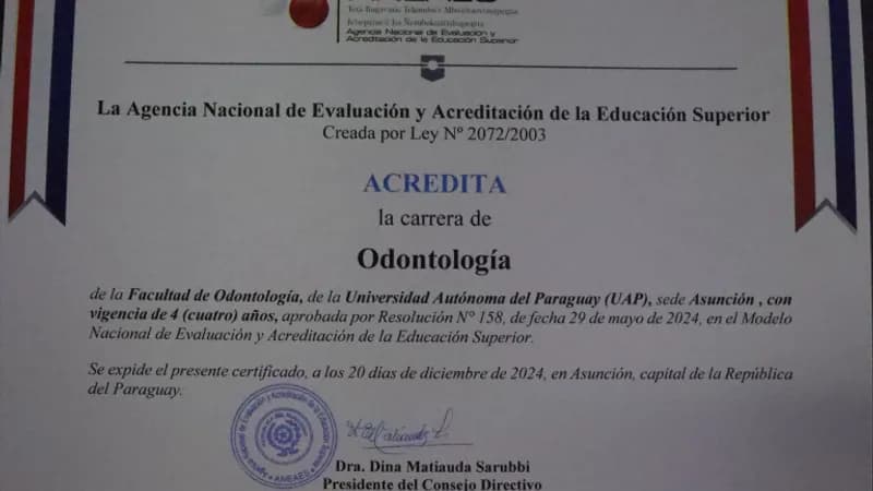 La Universidad Autónoma del Paraguay celebra la certificación de acreditaciones por la ANEAES
