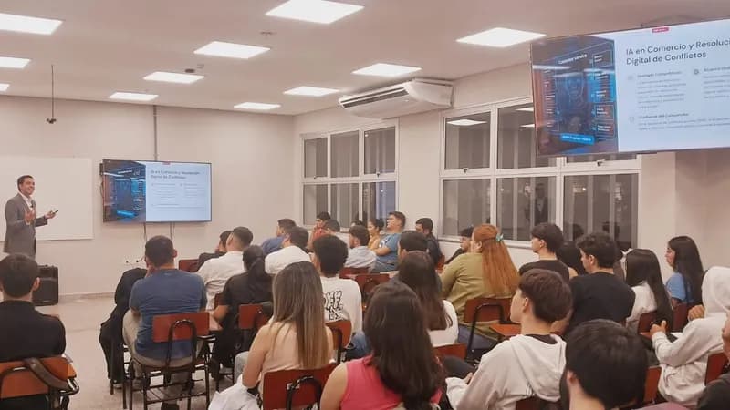 Masterclass con el Dr. Sebastián Bozzo Hauri en la Universidad Autónoma del Paraguay