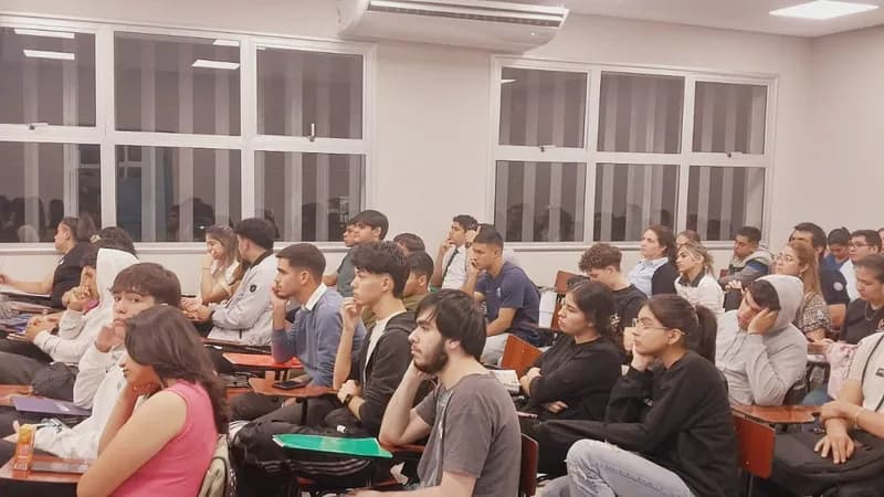 Masterclass con el Dr. Sebastián Bozzo Hauri en la Universidad Autónoma del Paraguay