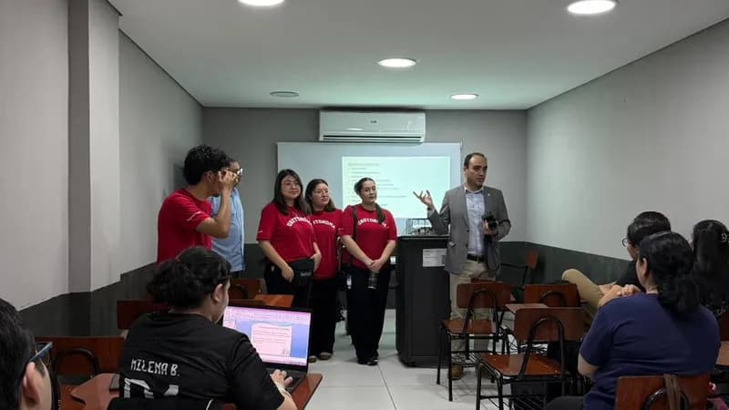 Estudiantes de la UAP se preparan para realizar su visita a la Universidad Autónoma de Chile