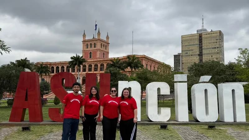 Estudiantes de la UAP se preparan para realizar su visita a la Universidad Autónoma de Chile