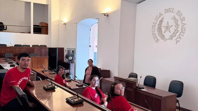 Estudiantes de la UAP se preparan para realizar su visita a la Universidad Autónoma de Chile